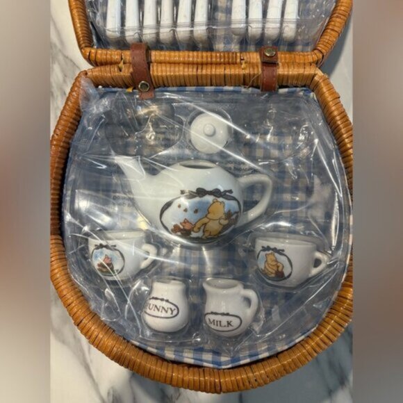 VINTAGE Winnie the Pooh Tea Set with Basket- ‼️INCOMPLETE SET - Picture 2 of 5